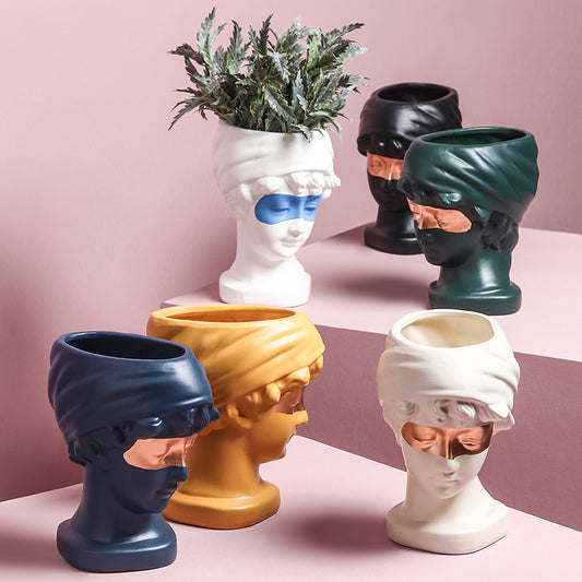 European Sculpture Vase Moderne Vases