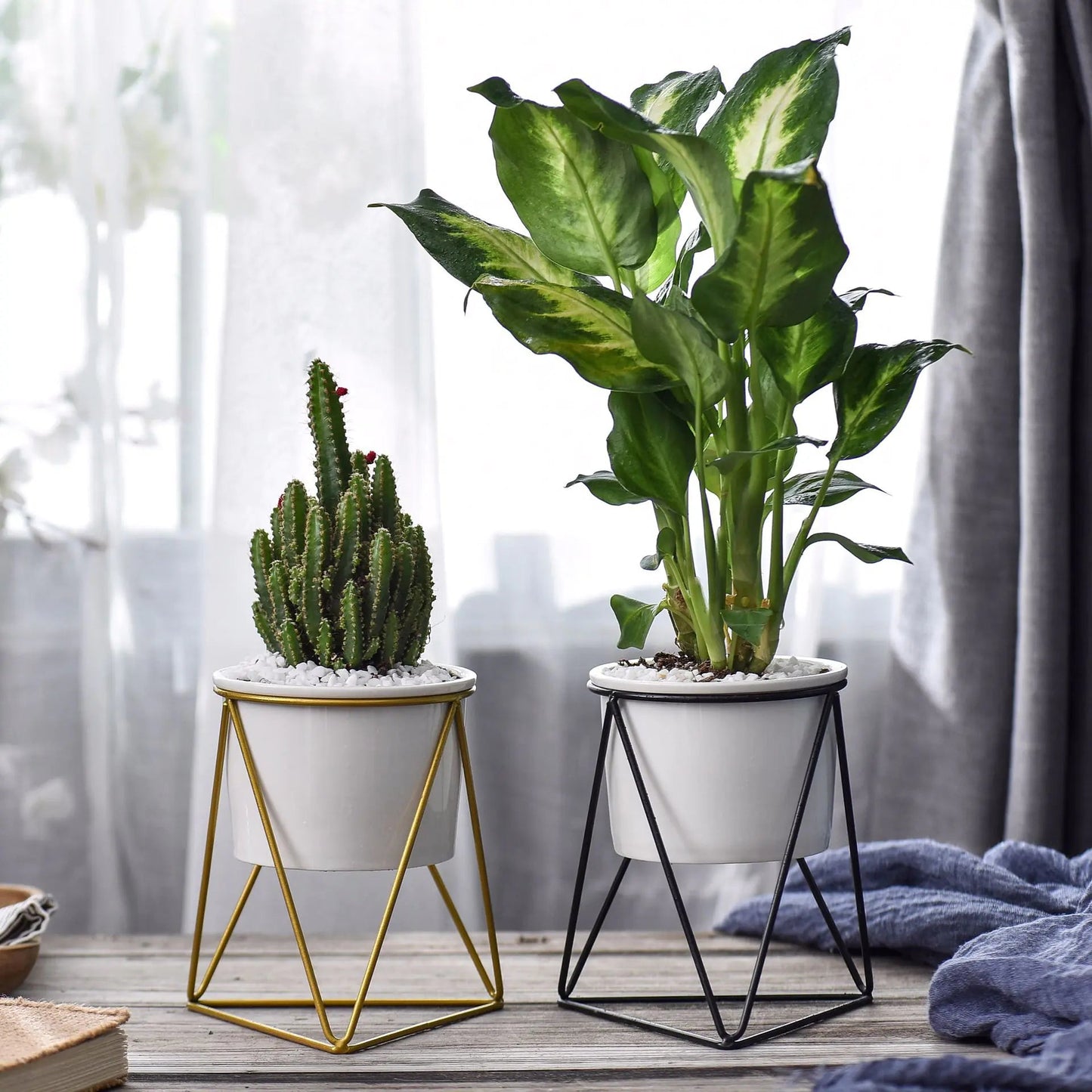 Nordic Triangle Ceramic Planter with Iron Stand Moderne Vases