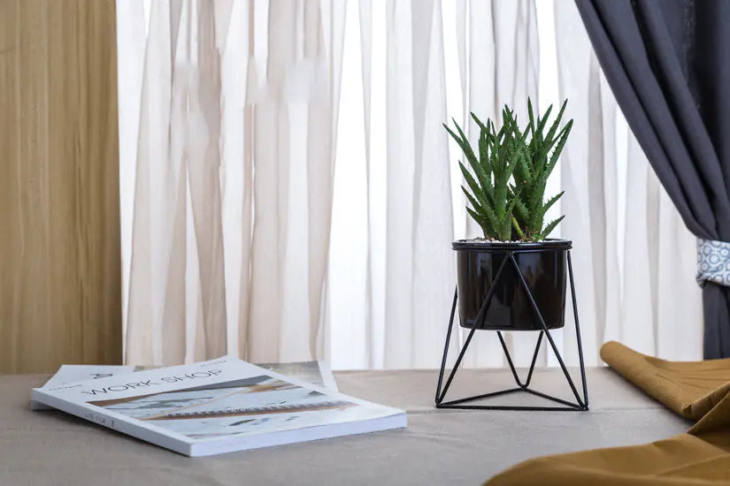 Nordic Triangle Ceramic Planter with Iron Stand Moderne Vases