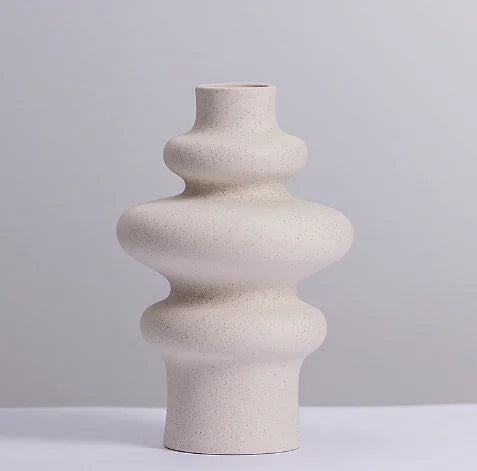Modern Ceramic Vase — Geometric Thread Moderne Vases