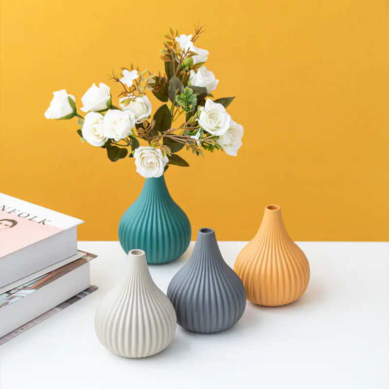 Japanese Ceramic Mini Vase Moderne Vases
